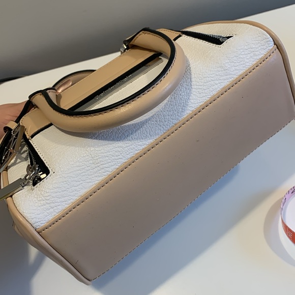 CALVIN KLEIN mini purse 👜 - Picture 4 of 8